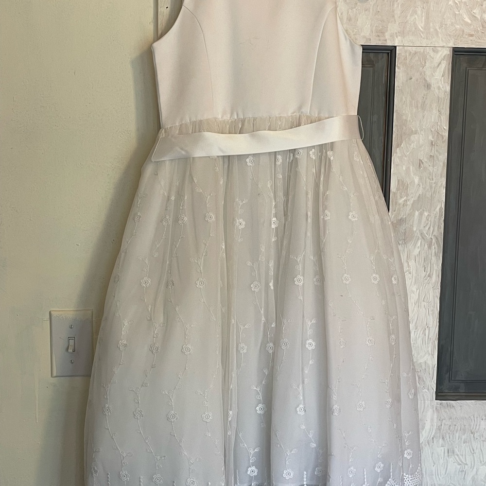 Girl's first communion, flower girl or party dress with veil!